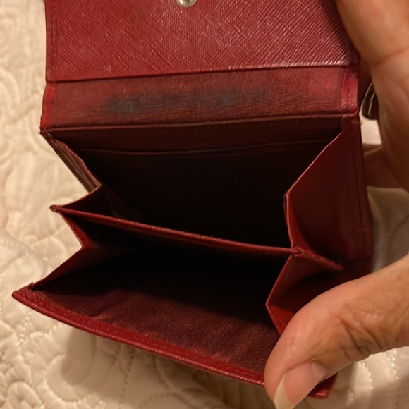 910 Burberry Red TriFold Wallet - Picture 4 of 11